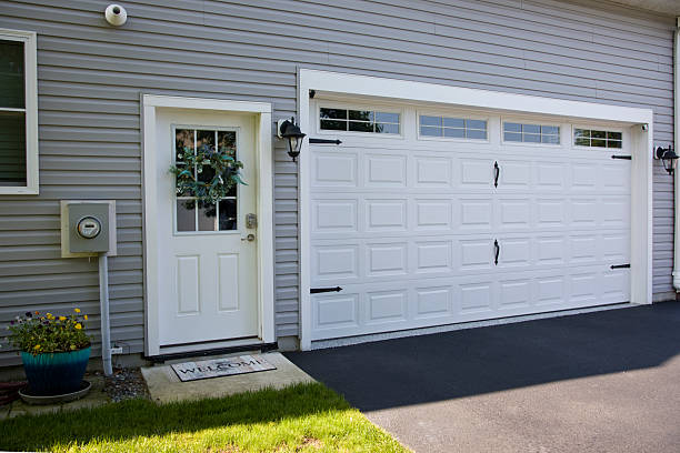 24/7 Emergency Garage Door Panel Replacement experts in Benton, TN